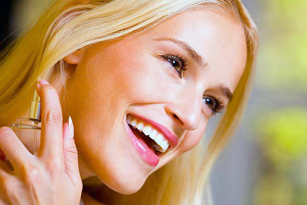 Cách dùng nước hoa đúng chuẩn và sành điệu nhất